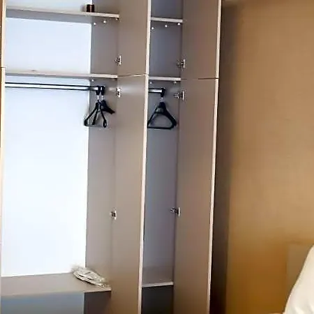 Отель Cinas